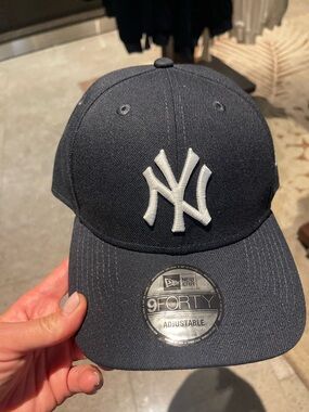 New Era Navy Yankees Strapback Cap with White Patch
